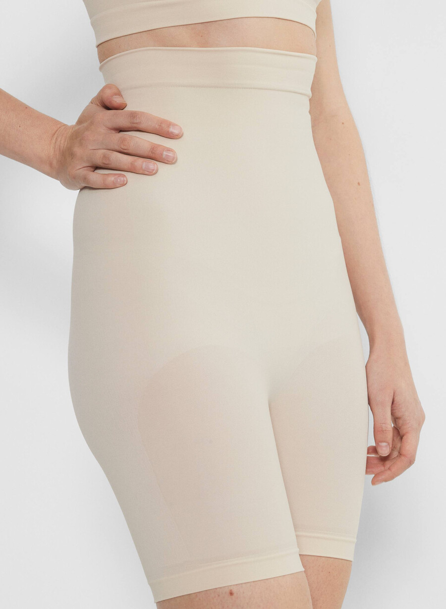shapeenhance シームレスショートパンツ サンド