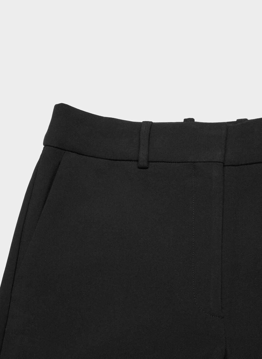 ニューエージェンシー ミッドサイショートパンツ ブラック